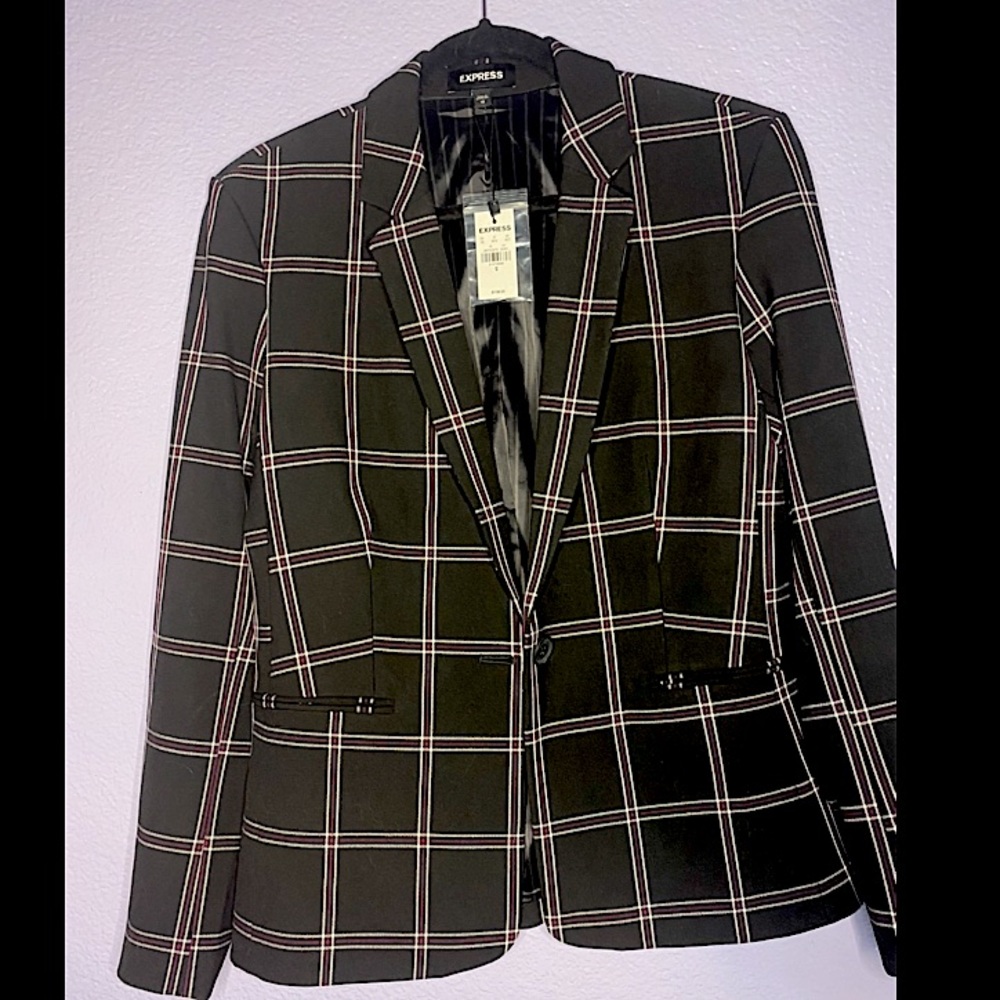 Plaid blazer perfect for work or a pair of jeans!